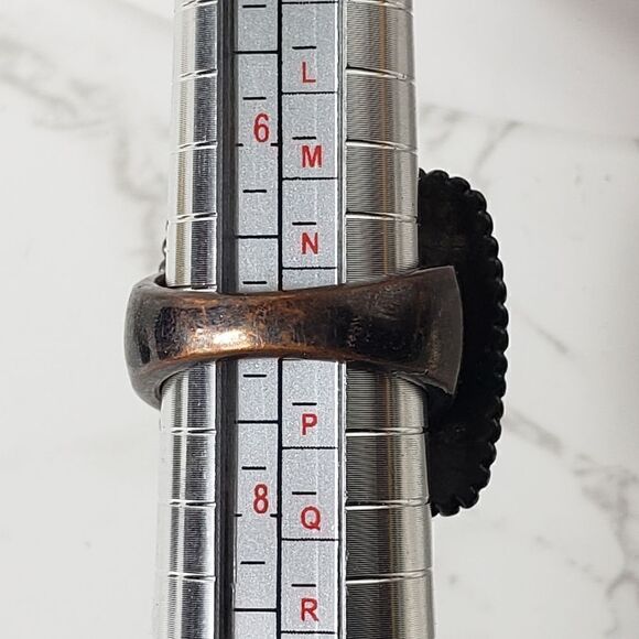 VINTAGE LOOK Black Resin Statement Ring - Picture 7 of 8